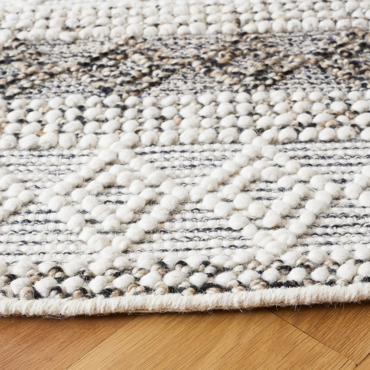 Safavieh Natura 6'-0" x 6'-0" Rug in Ivory / Black