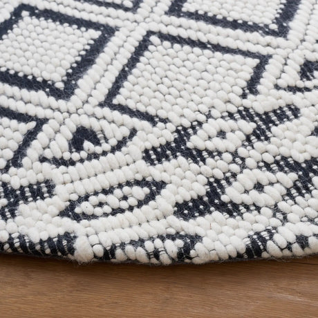 Safavieh Vermont 6'-0" x 6'-0" Rug in Ivory / Black