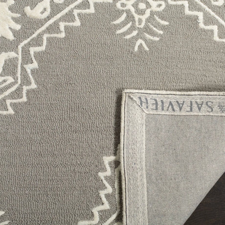 Safavieh Manchester 5'-0" x 8'-0" Rug in Grey / Ivory