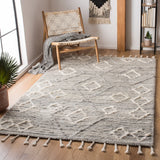 Safavieh Casablanca 4'-0" x 6'-0" Rug in Grey / Ivory