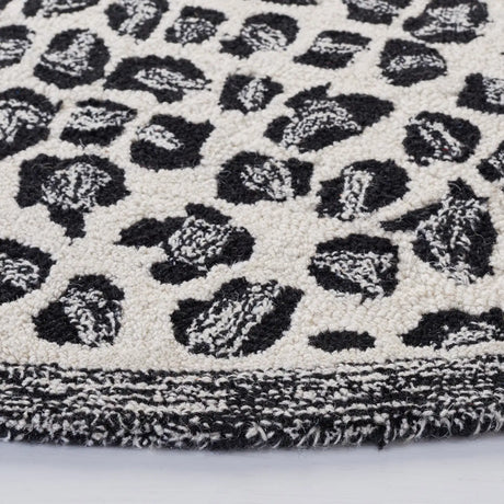 Safavieh Metro 6'-0" x 6'-0" Rug in Black / Ivory