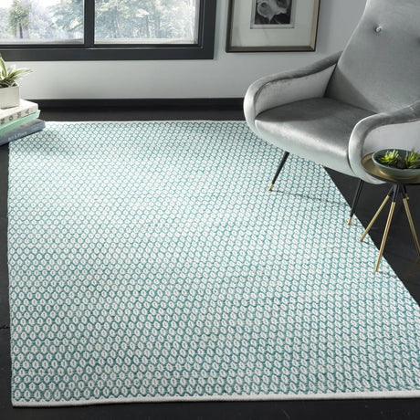Safavieh Montauk 4'-0" x 6'-0" Rug in Aqua / Ivory