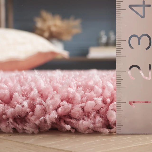 Safavieh Shag 4'-0" x 6'-0" Rug in Pink