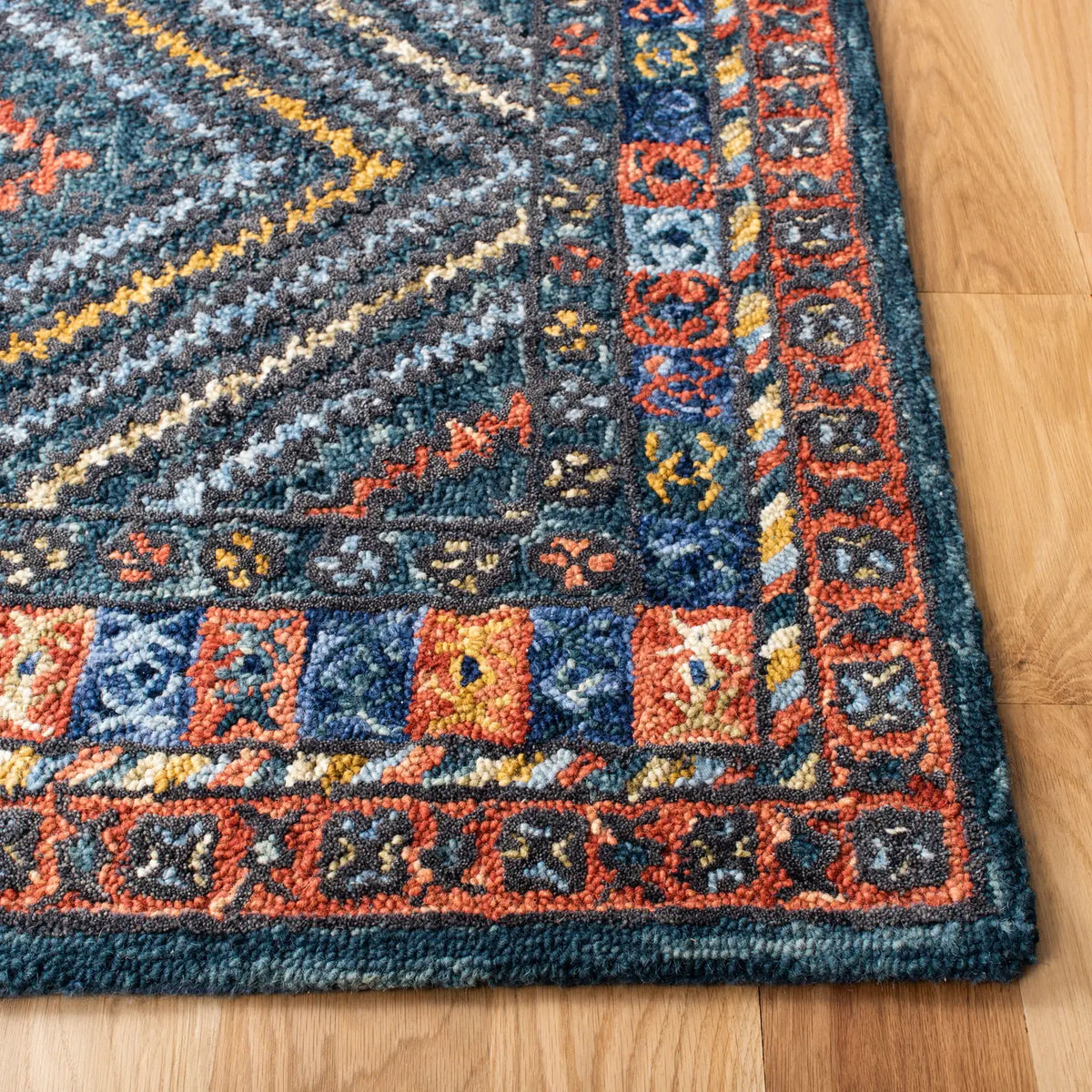 Safavieh Aspen 4'-0" x 6'-0" Rug in Rust / Green