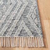 Safavieh Kilim 4'-0" x 6'-0" Rug in Black / Ivory
