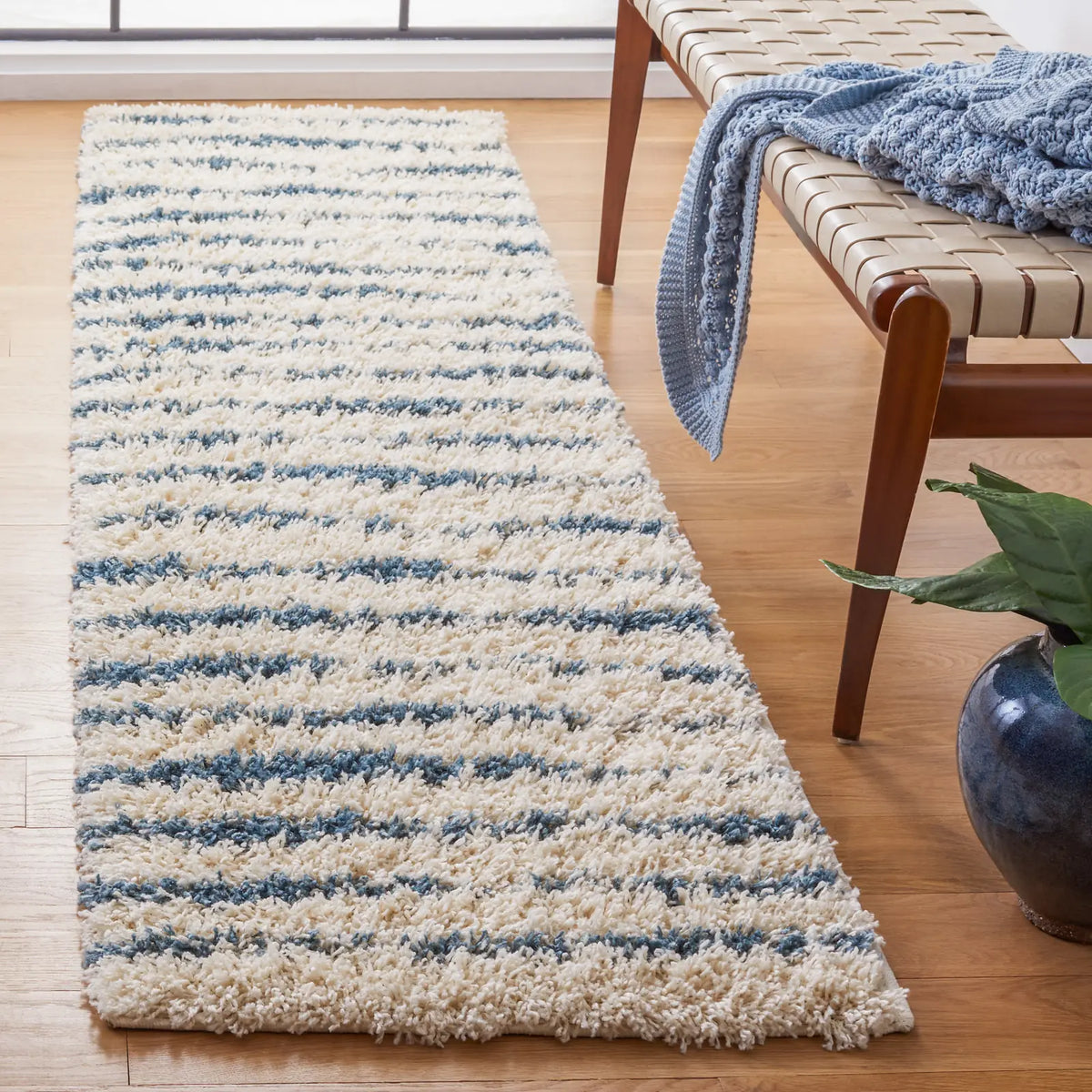 Safavieh Venus Shag 600 2'-2" x 8'-0" Rug in Ivory / Turquoise