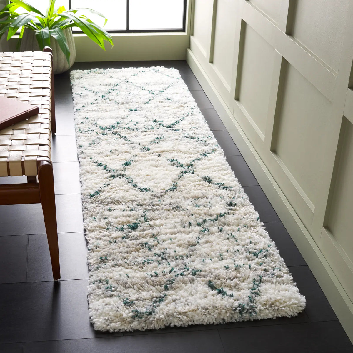 Safavieh Fontana Shag  800 2'-3" x 8'-0" Rug in Green / Ivory