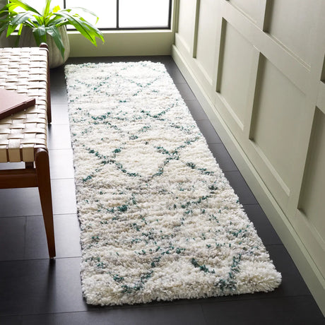 Safavieh Fontana Shag  800 2'-3" x 8'-0" Rug in Green / Ivory