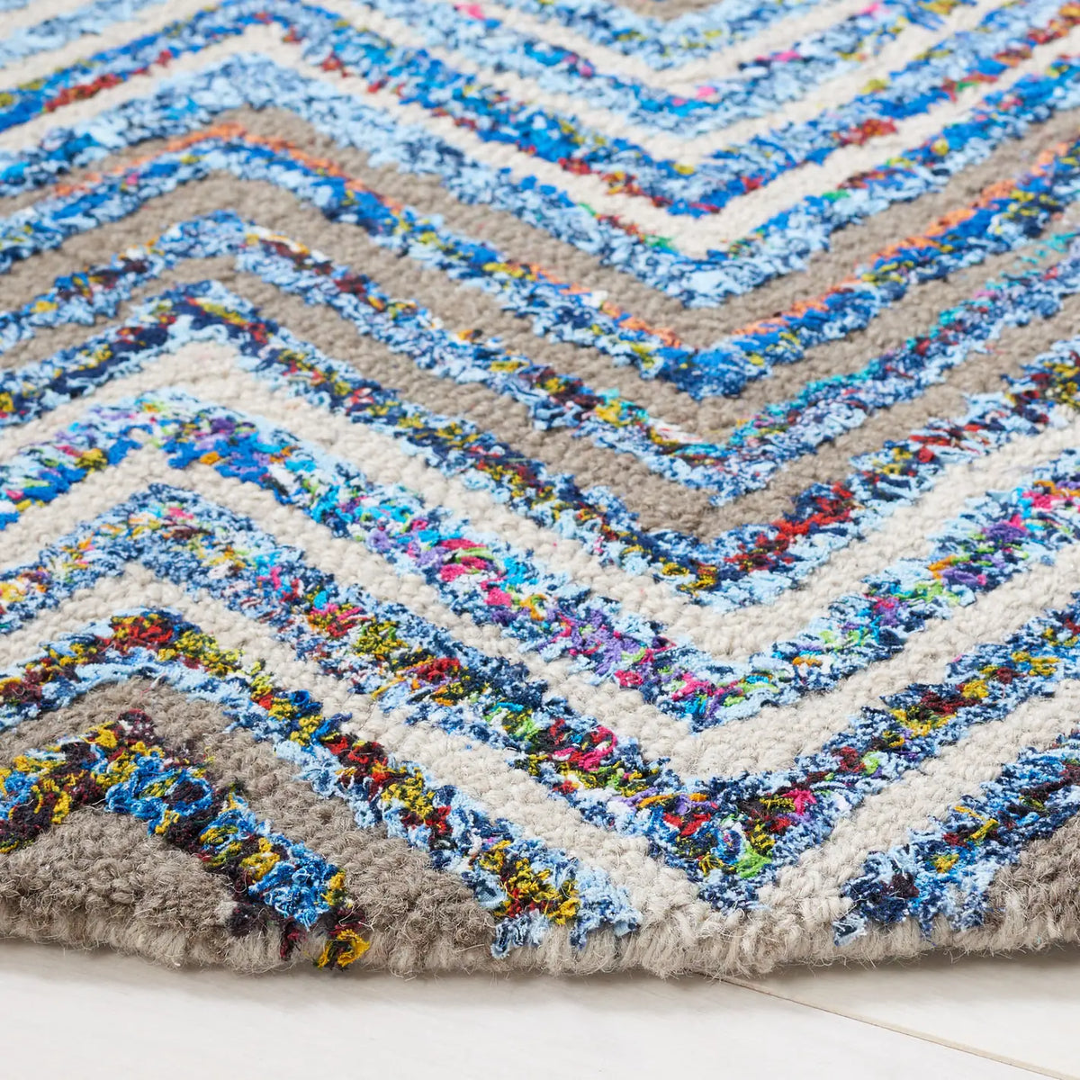 Safavieh Nantucket 4'-0" x 4'-0" Rug in Beige / Grey