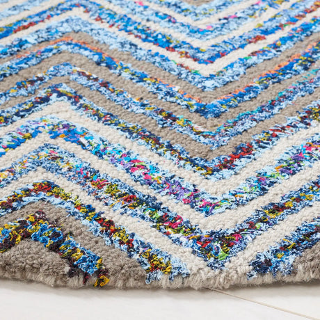 Safavieh Nantucket 4'-0" x 4'-0" Rug in Beige / Grey