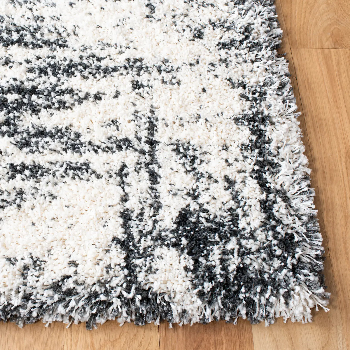 Safavieh Hudson Shag 4'-0" x 6'-0" Rug in Ivory / Dark Grey