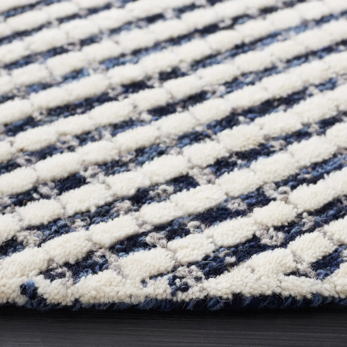 Safavieh Abstract 6'-0" x 6'-0" Rug in Blue / Ivory