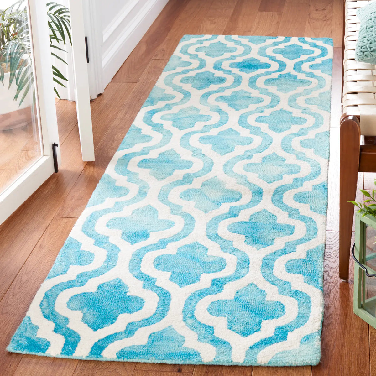 Safavieh Dip Dye 2'-3" x 10'-0" Rug in Turquoise / Ivory