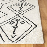 Safavieh Casablanca 5'-0" x 8'-0" Rug in Ivory / Black
