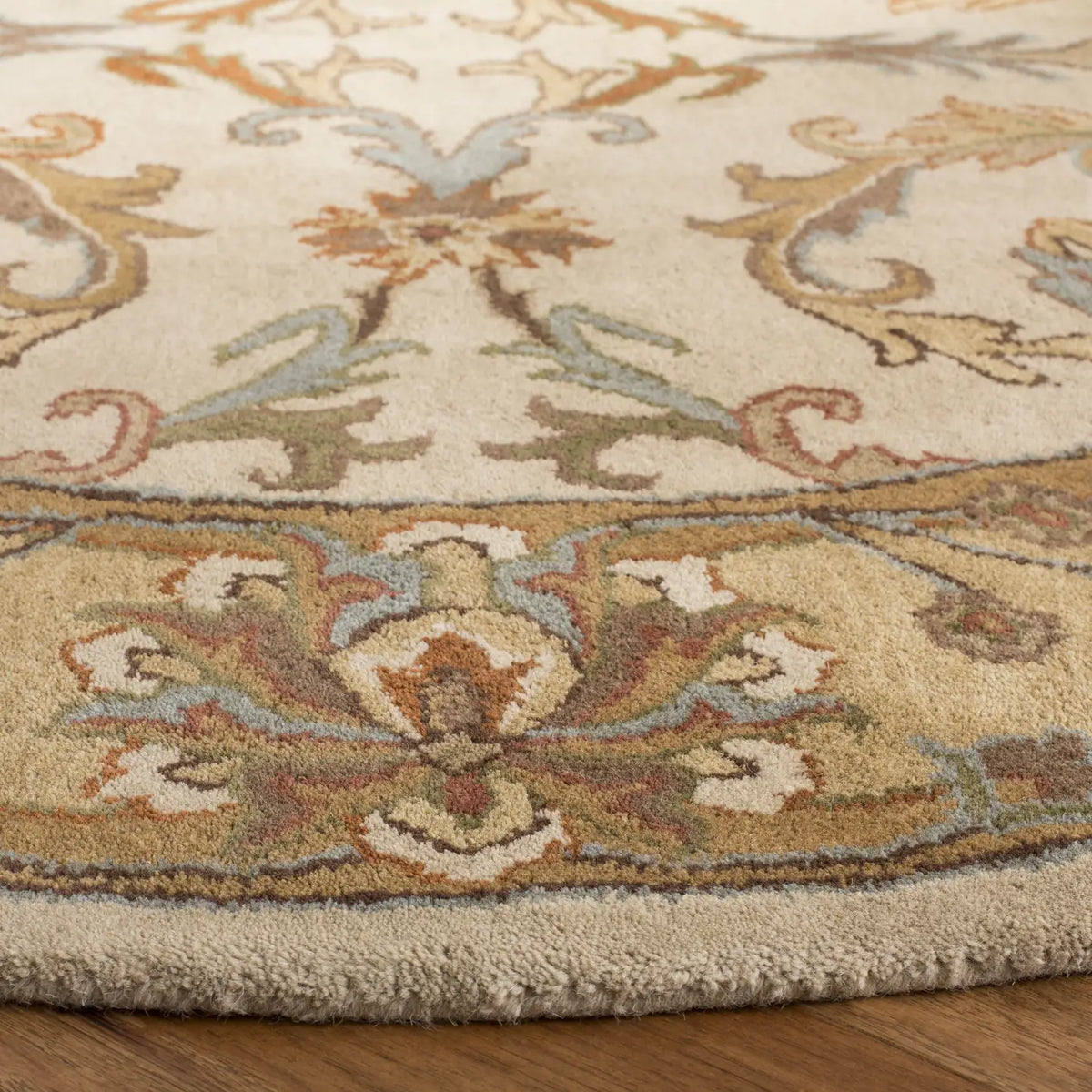 Safavieh Heritage 6'-0" x 6'-0" Rug in Beige / Gold