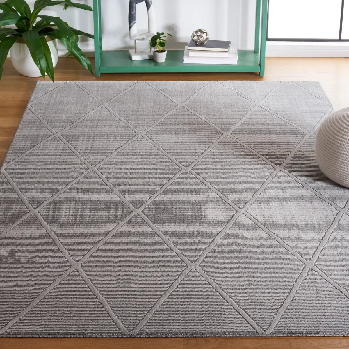Safavieh Revive 4'-0" x 6'-0" Rug in Grey