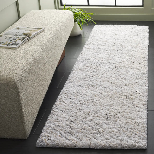 Safavieh Glory Shag 2'-3" x 8'-0" Rug in Ivory / Beige