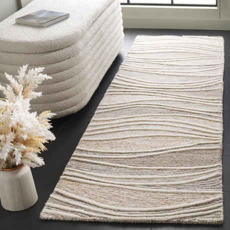 Safavieh Fifth Avenue 2'-3" x 8'-0" Rug in Natural / Ivory