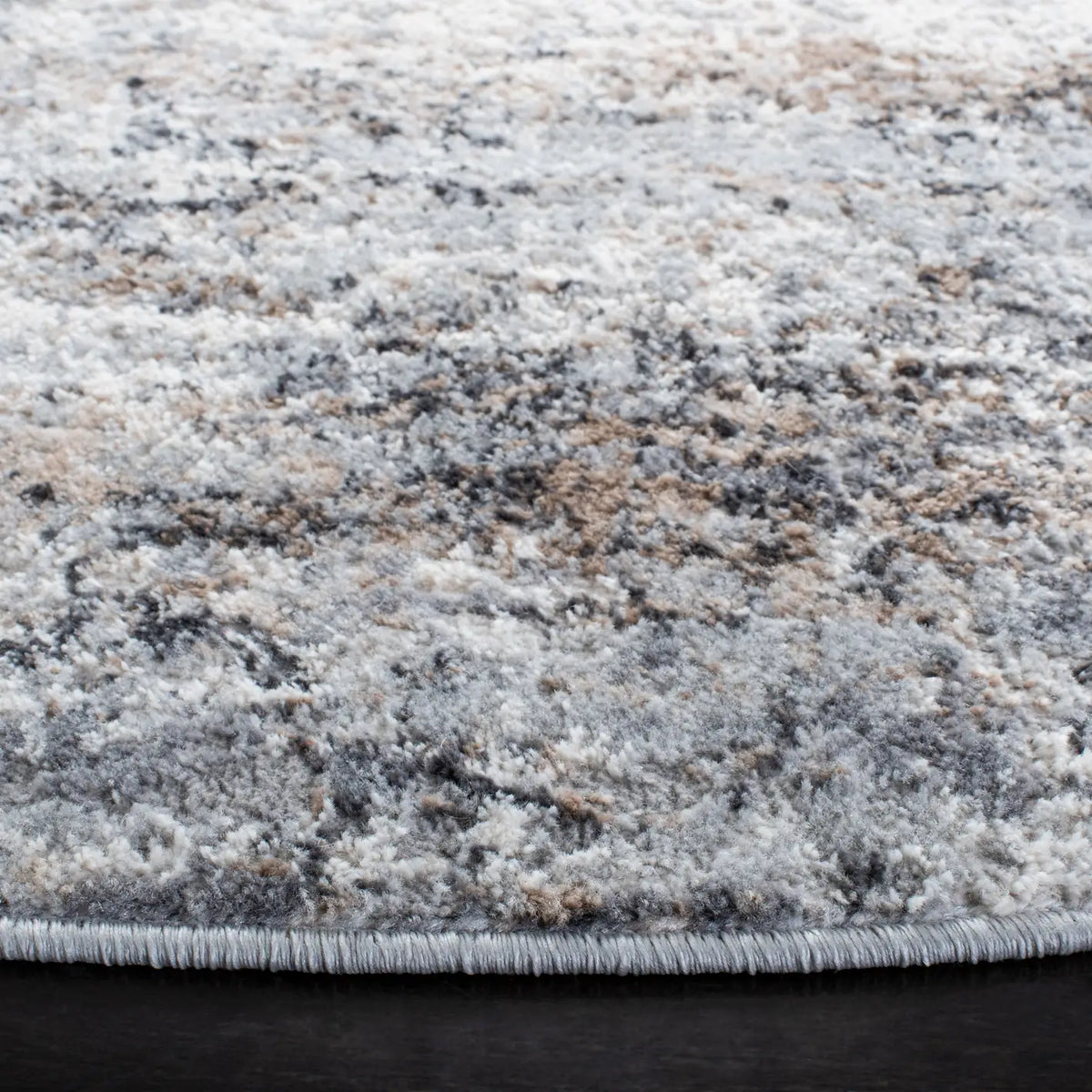 Safavieh Amelia 6'-7" x 6'-7" Rug in Grey / Gold