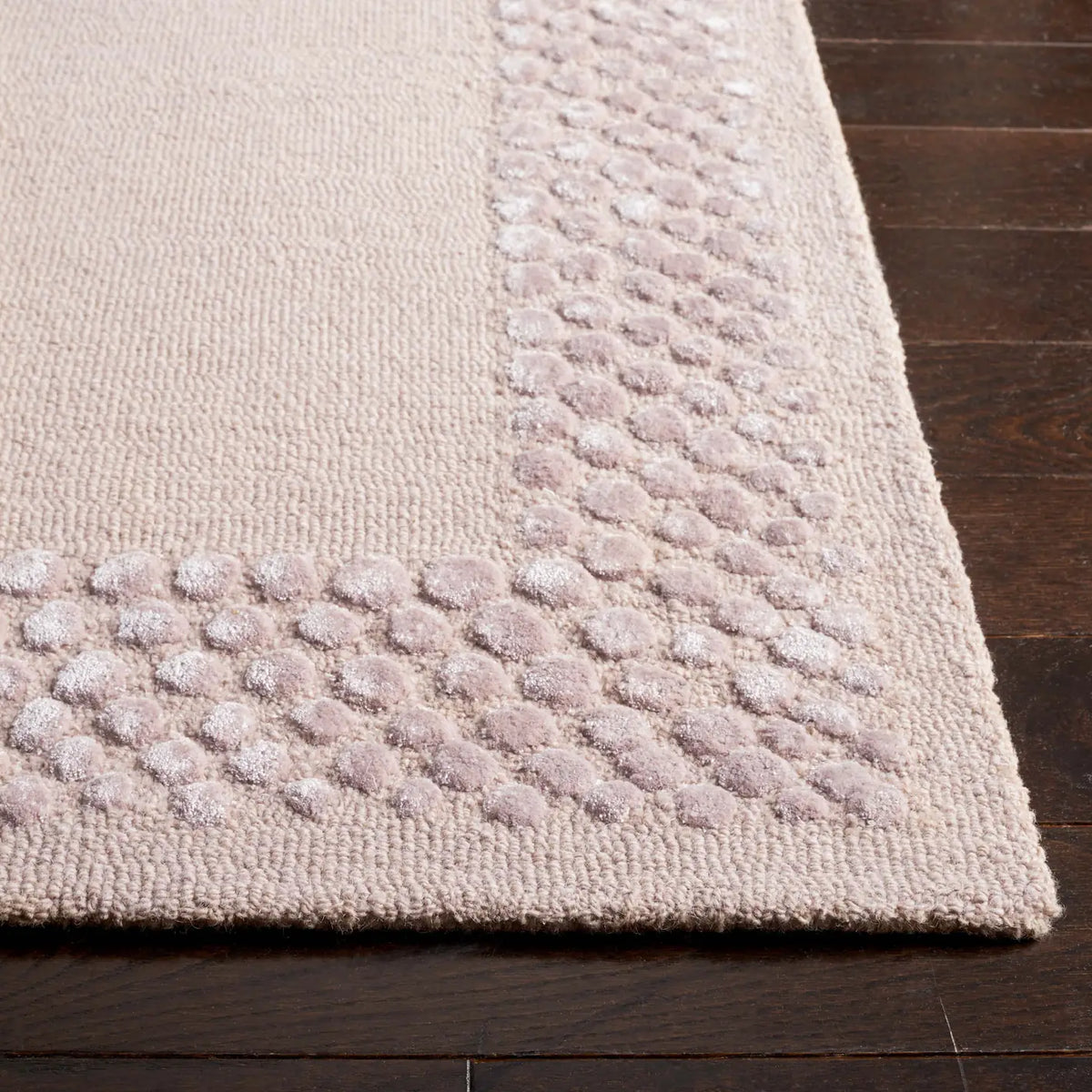 Safavieh Glamour 4'-0" x 6'-0" Rug in Beige