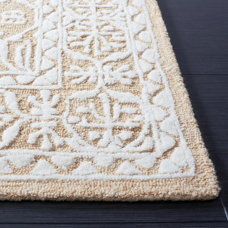 Safavieh Metro 4'-0" x 6'-0" Rug in Gold / Ivory