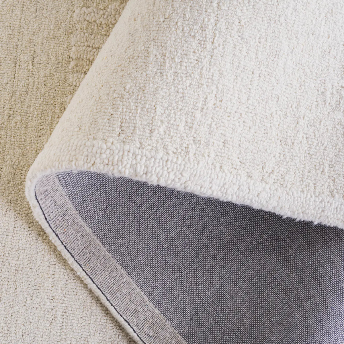 Safavieh Rodeo Drive 4'-0" x 6'-0" Rug in Ivory / Beige