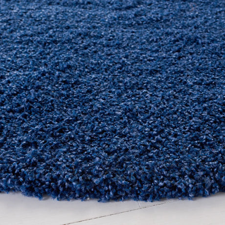 Safavieh Sgl-Laguna Shag 6'-7" x 6'-7" Rug in Blue