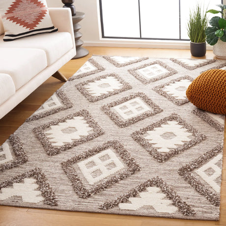 Safavieh Natura 4'-0" x 6'-0" Rug in Dark Grey / Ivory