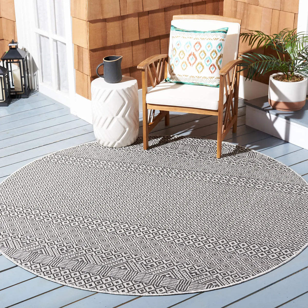Safavieh Courtyard 10'-0" x 10'-0" Rug in Grey / Black