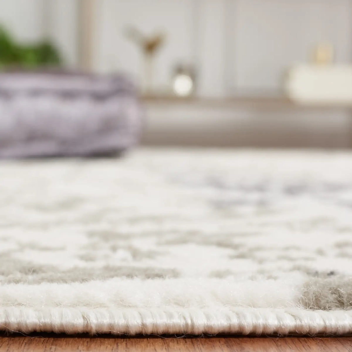 Safavieh Pyramid 4'-5" x 6'-5" Rug in Ivory Grey / Charcoal
