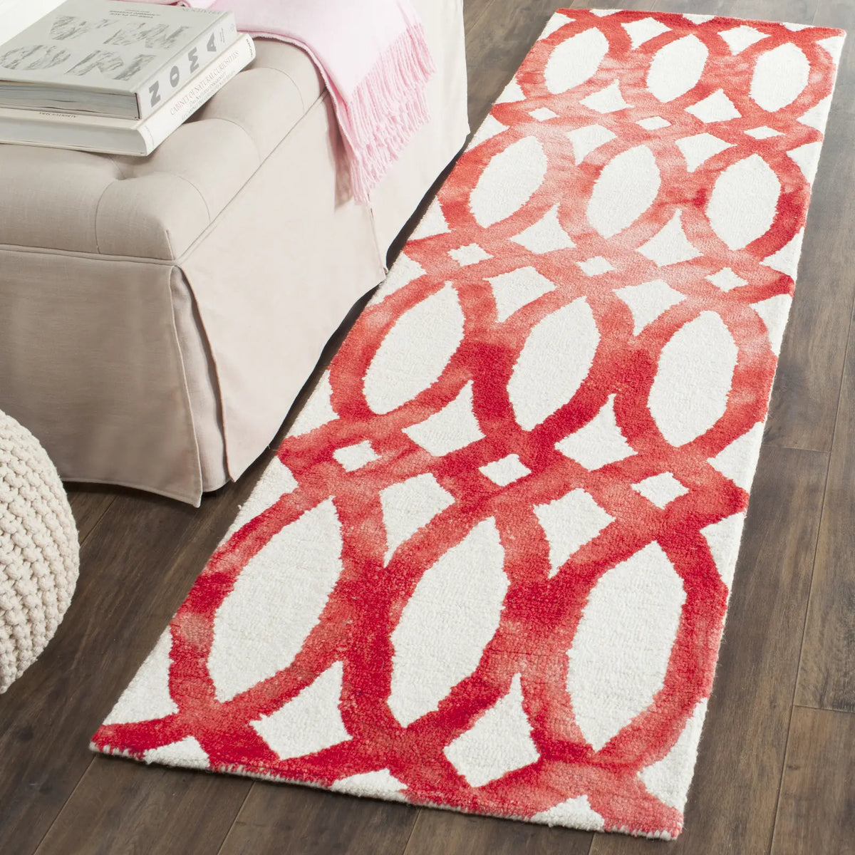 Safavieh Dip Dye 2'-3" x 6'-0" Rug in Ivory / Red
