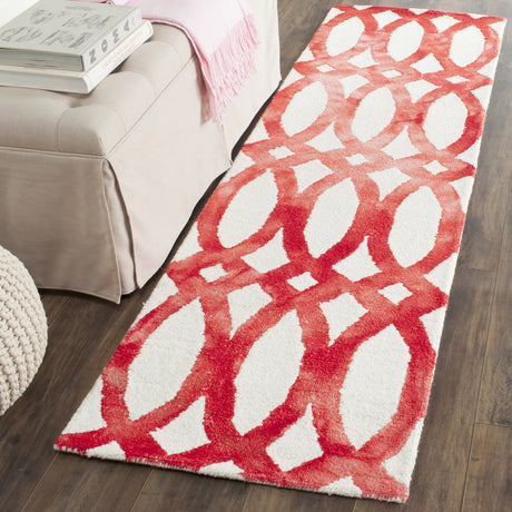 Safavieh Dip Dye 2'-3" x 6'-0" Rug in Ivory / Red
