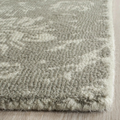 Safavieh Restoration Vintage 4'-0" x 6'-0" Rug in Light Sage / Grey