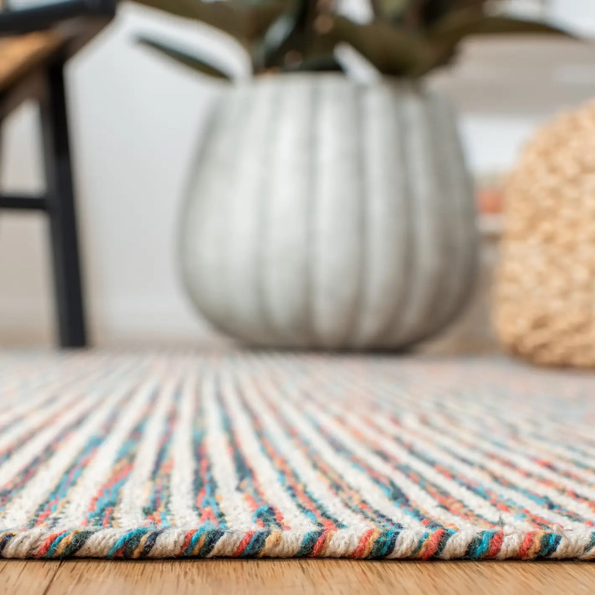 Safavieh Montauk 4'-0" x 6'-0" Rug in Beige / Blue