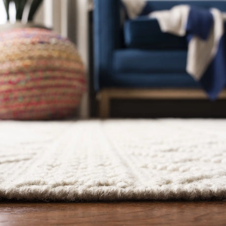 Safavieh Vermont 4'-0" x 6'-0" Rug in Ivory