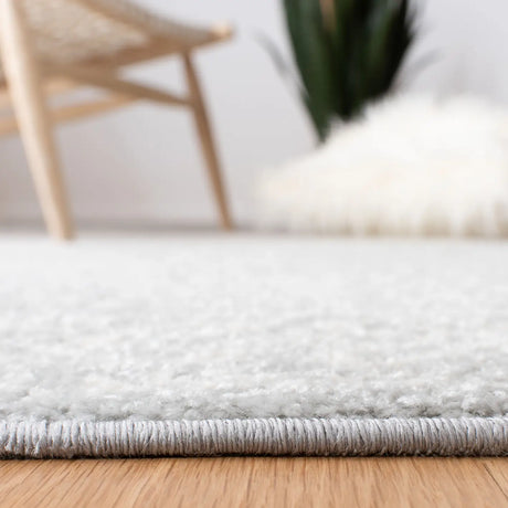 Safavieh Tulum 4'-0" x 6'-0" Rug in Light Grey / Ivory