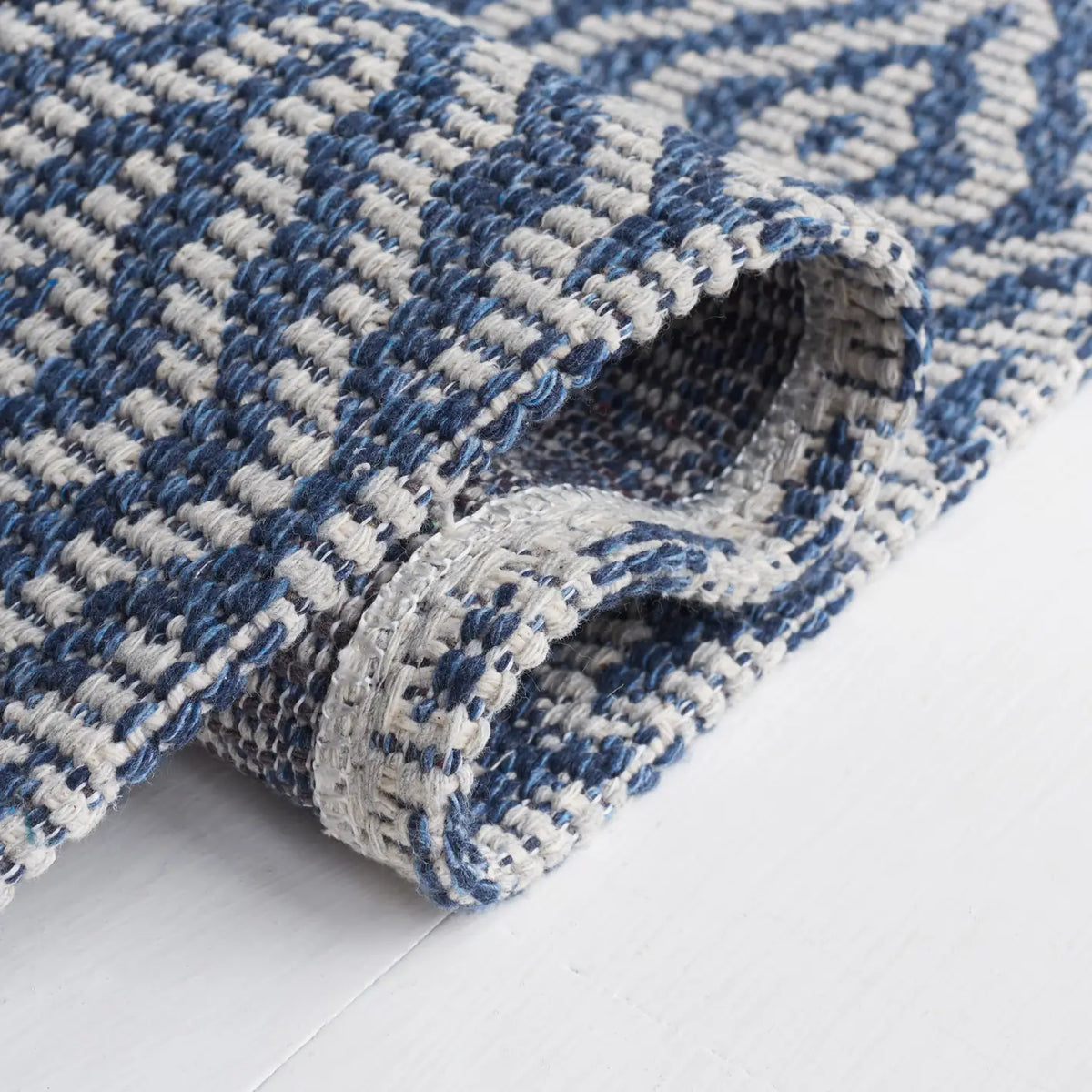 Safavieh Martha Stewart 5'-0" x 7'-0" Rug in Navy / Light Grey