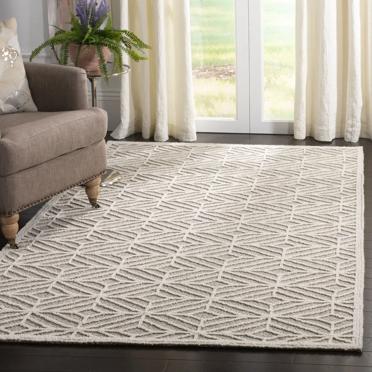Safavieh Trace 4'-0" x 6'-0" Rug in Ivory / Black
