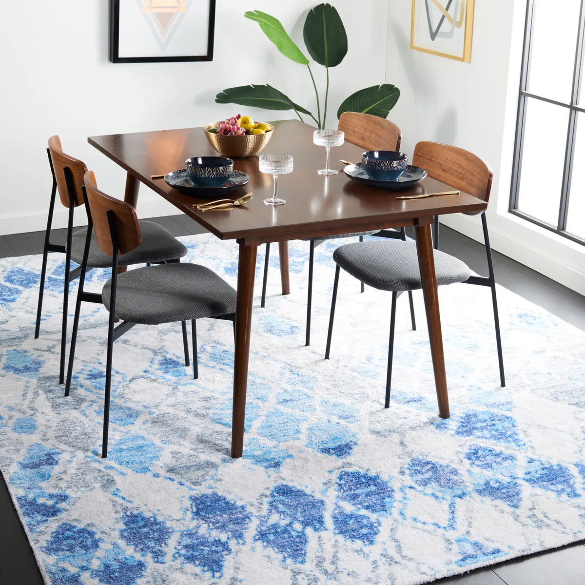 Safavieh Saffron 8'-0" x 10'-0" Rug in Ivory / Blue