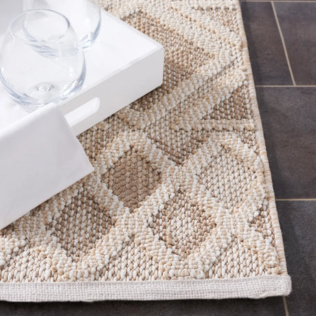 Safavieh Global 4'-0" x 6'-0" Rug in Beige / Ivory