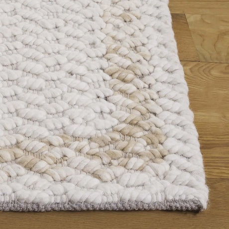 Safavieh Natura 4'-0" x 6'-0" Rug in Beige / Ivory