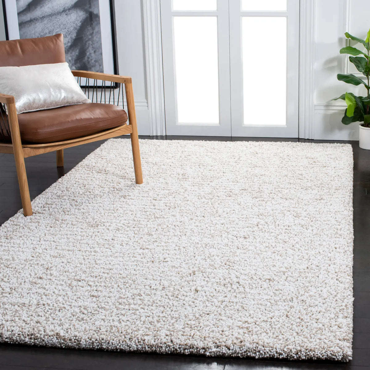 Safavieh Ultimate Shag 4'-0" x 6'-0" Rug in Sand / Ivory