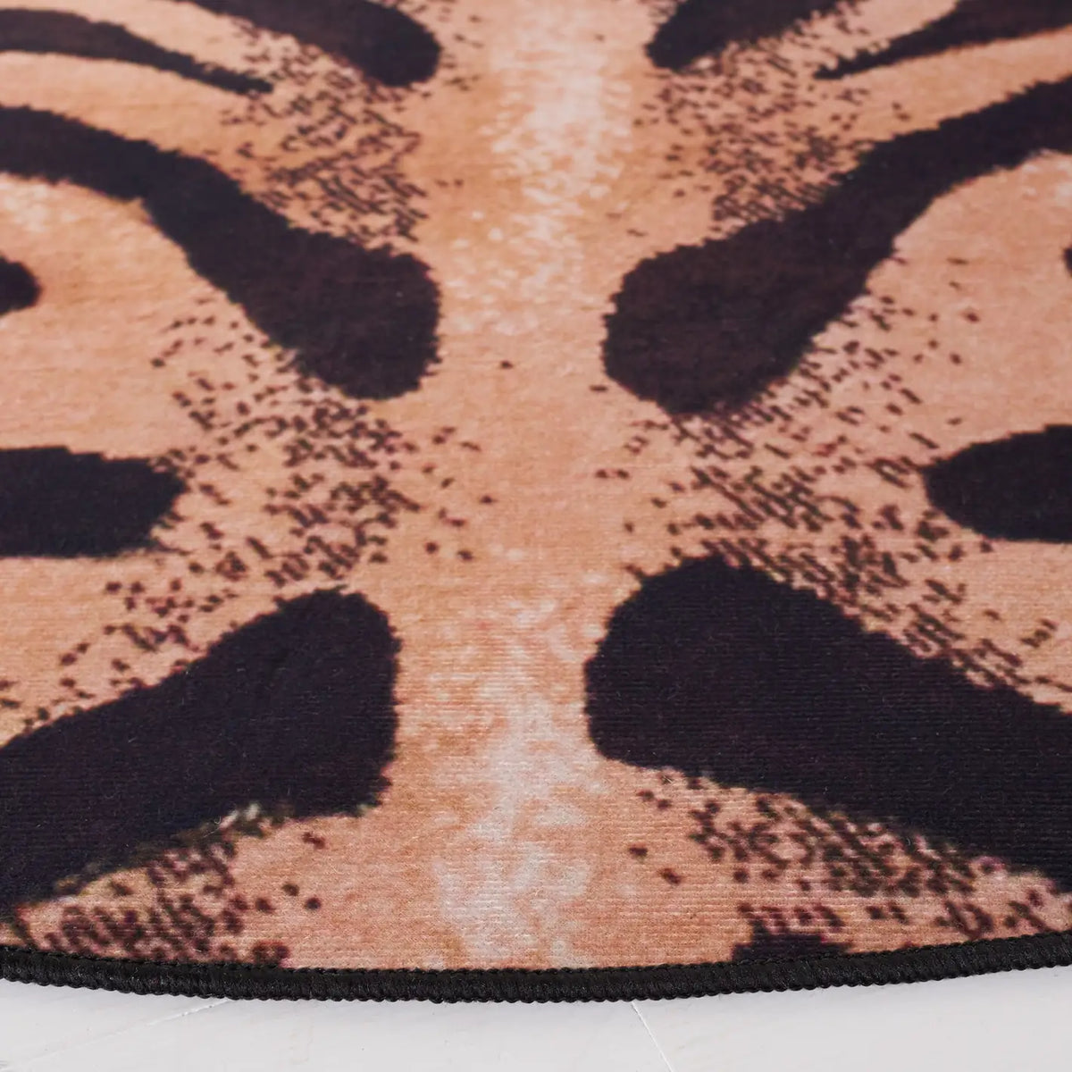 Safavieh Faux Hide 6'-0" x 6'-0" Rug in Light Orange / Black