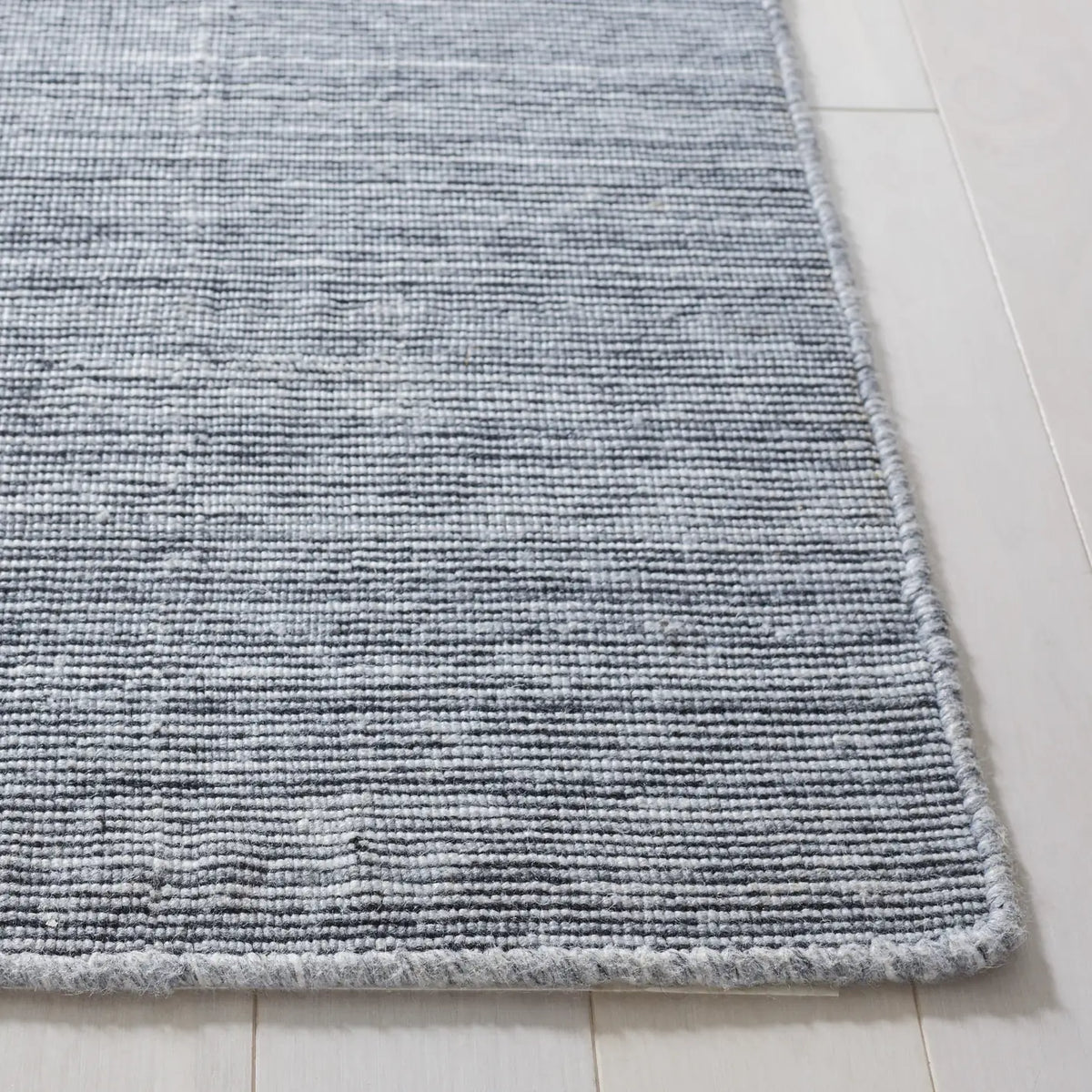 Safavieh Kilim 4'-0" x 6'-0" Rug in Grey / Ivory