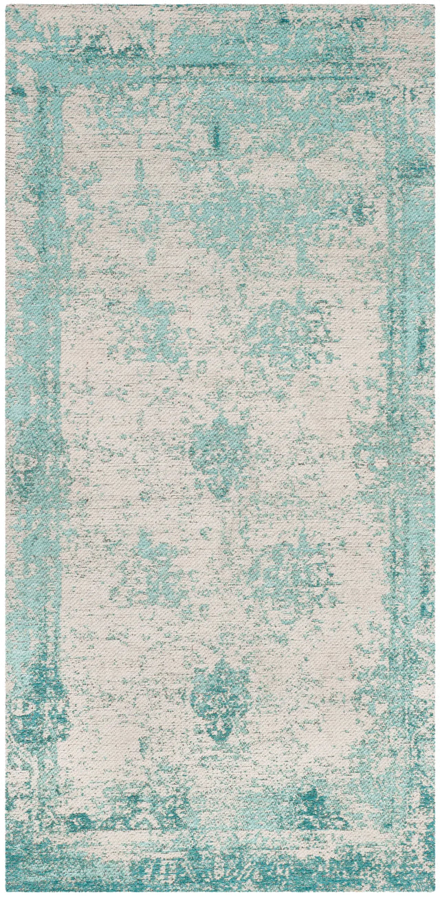 Safavieh Classic Vintage 2'-4" x 4'-8" Rug in Turquoise