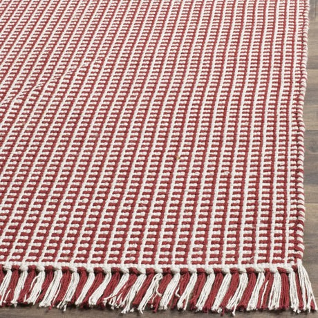 Safavieh Montauk 6'-0" x 9'-0" Rug in Ivory / Red