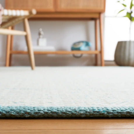 Safavieh Vermont 4'-0" x 6'-0" Rug in Teal / Ivory