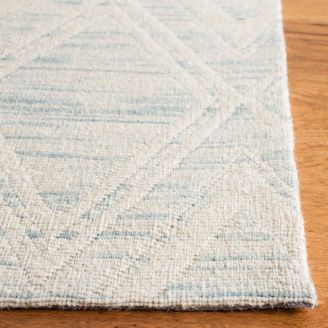 Safavieh Marbella 5'-0" x 8'-0" Rug in Light Blue / Ivory