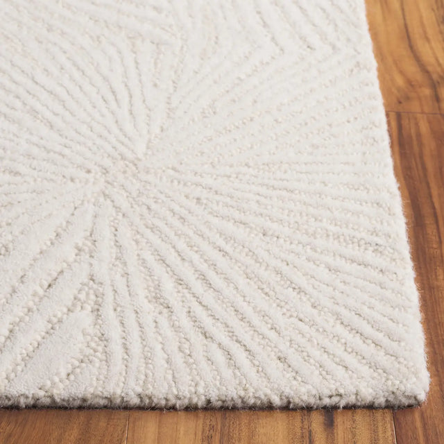 Safavieh Ebony 4'-0" x 6'-0" Rug in Ivory