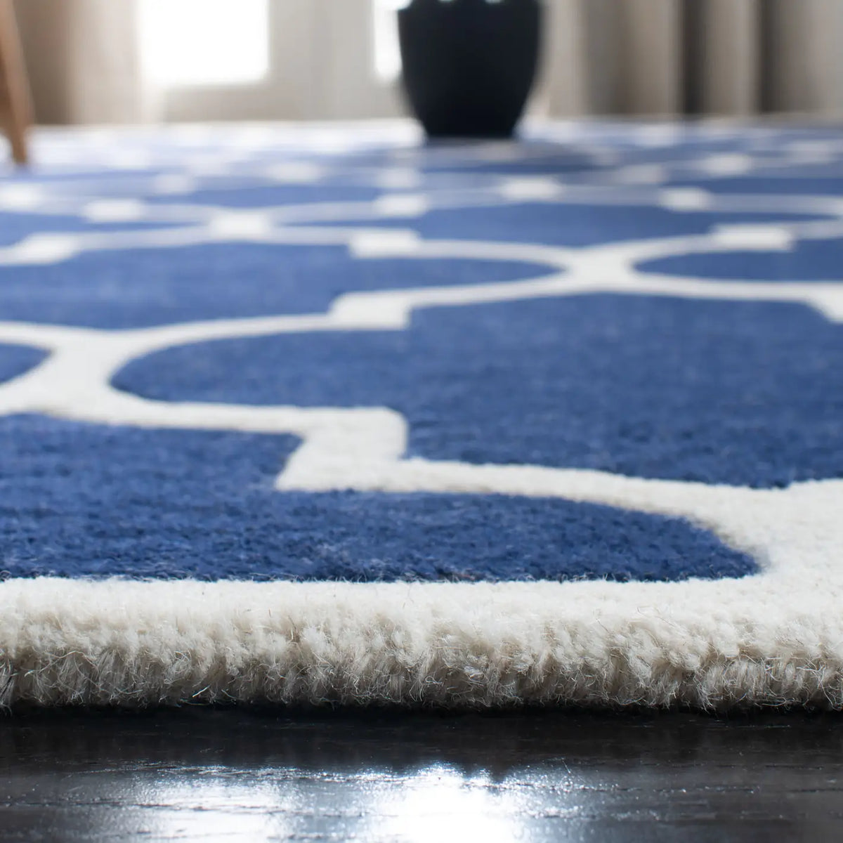 Safavieh Chatham 5'-0" x 8'-0" Rug in Dark Blue / Ivory